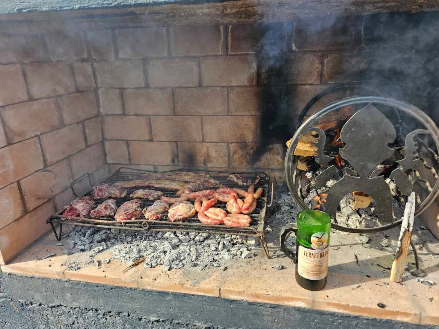 Parrilla con carne y embutidos